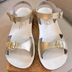 Gold Saltwater Sun Sans, Size 2. In great shape!